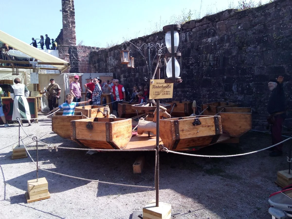 Kinderkarrussel (mit Sanduhr ;)) #mittelalterfest