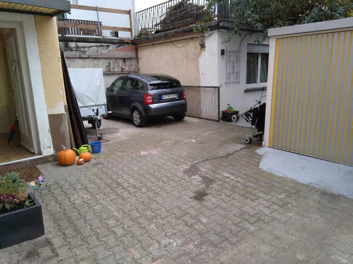 Hütte platt gemacht! Jetzt mehr Parkplatz für den Papa ;)