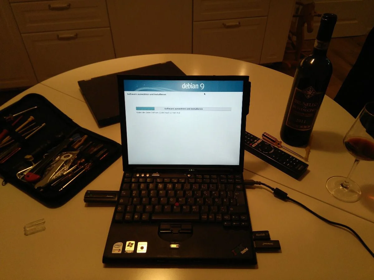 Mein erster, wirklich freier Rechner. Thinkpad X60s, Baujahr 2006, Libreboot, Debian ohne unfreie Soft- und Firmware.