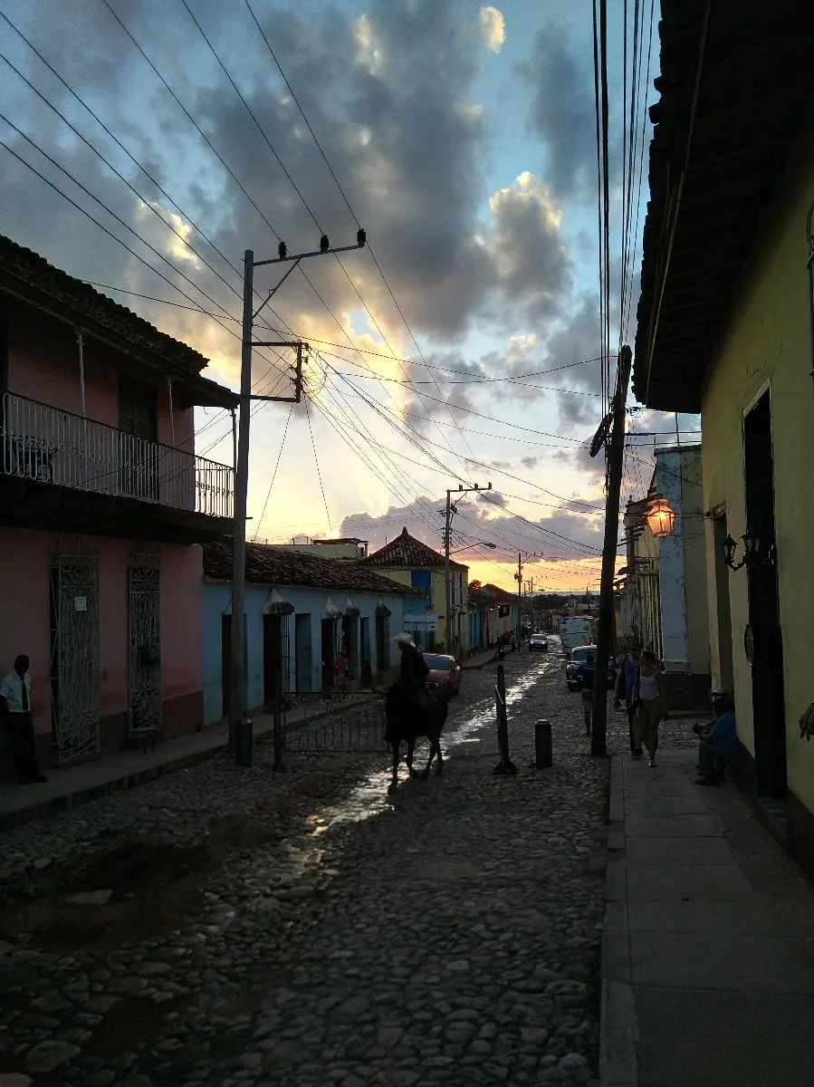 Sonnenuntergang in den Straßen von Trinidad #cuba2018