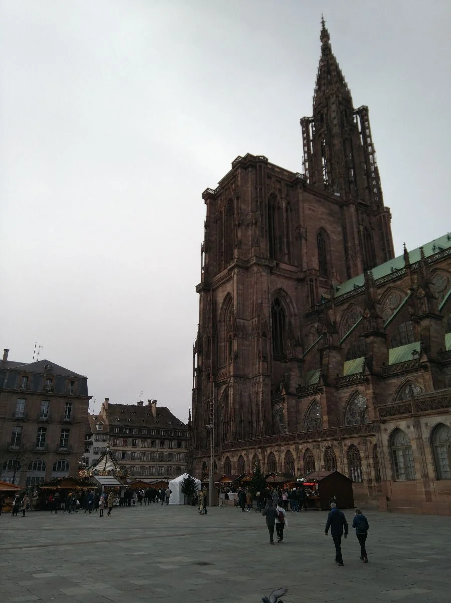 Am Weihnachtsmarkt in Straßburg