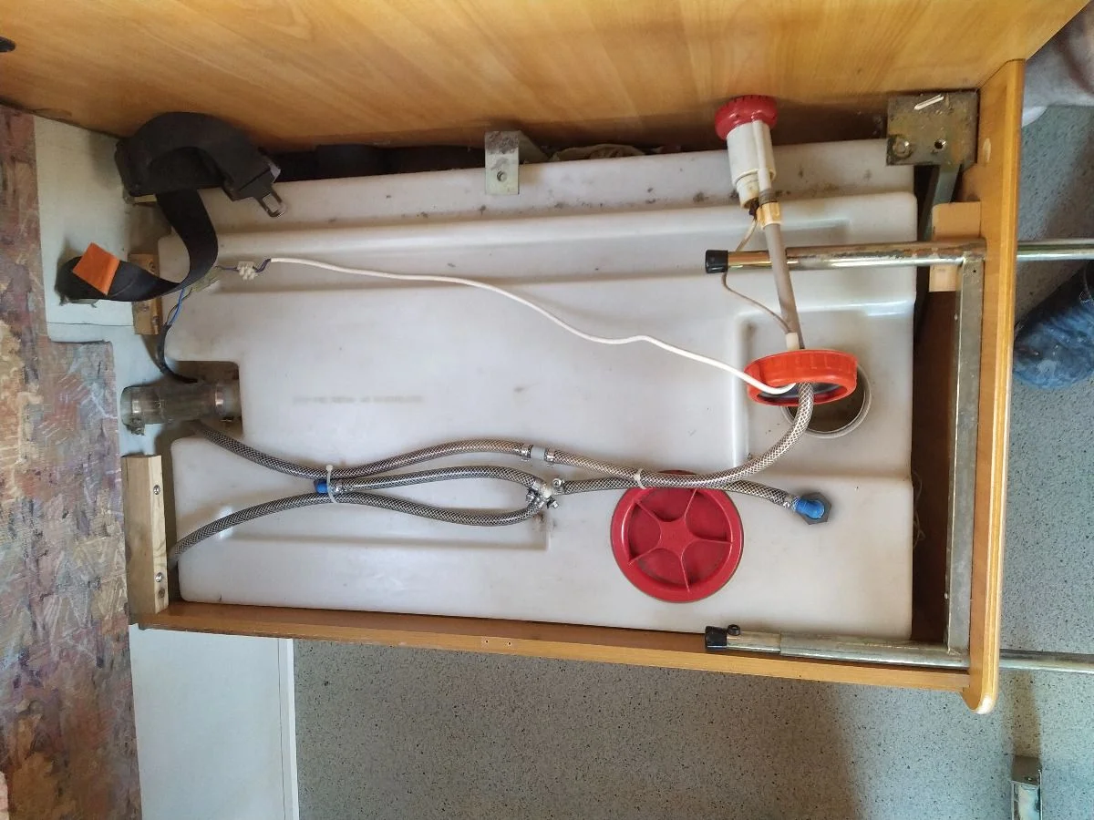 Hmmm... Wassertank leider reingeklebt.