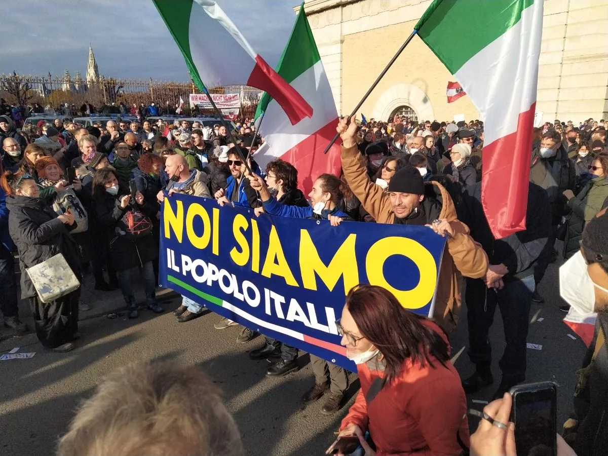 Schwurblerwandertag in Wien mit italienischer Unterstützung.