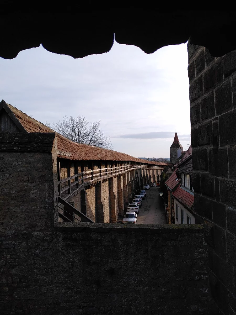 Auf der Rothenburg Stadtmauer