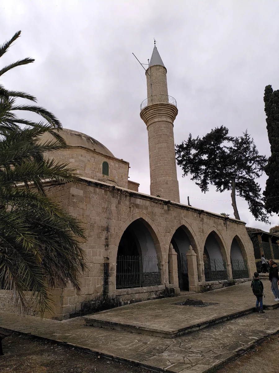 Soll eine ganz wichtige Moschee sein... Schön ist sie ja und alt... #zypern