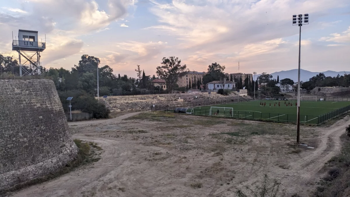 Fußballplatz in der Pufferzone in Nikosia, #zypern