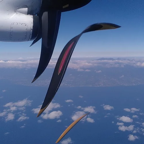 Oh, mein Flugzeug verteilt sich 🤭 keine Ahnung was meine Kamera da sieht beim Rückflug nach La Réunion